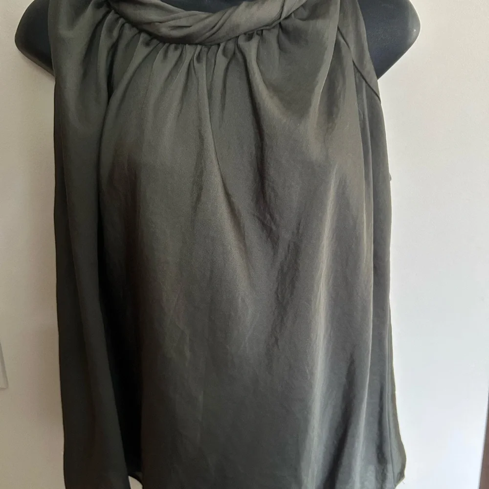 Talbots Dark Olive Sleeveless Blouse Rope Neckline, size 16P - Picture 3 of 6